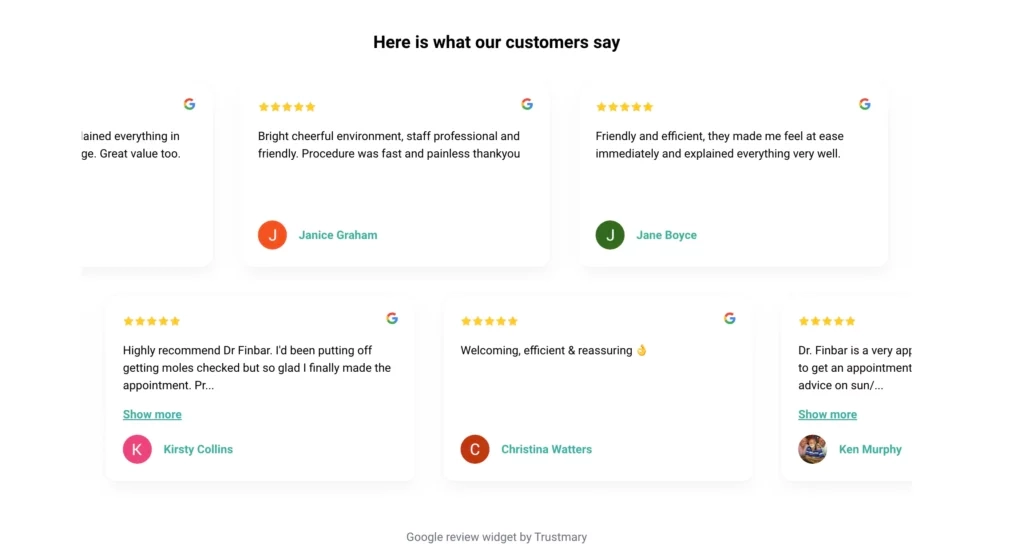 Une clinique médicale ajoute un widget d'évaluation de Google à son site Web afin d'accroître la confiance dans ses services