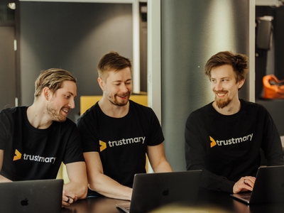 Tekoälyopas kasvuyrityksille: näkyvyys, luottamus ja arvostelut