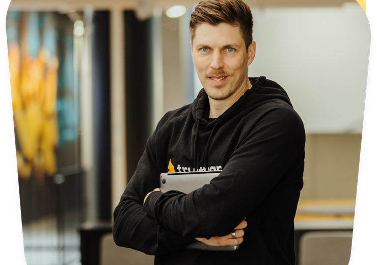 Experts Share What To Consider When Running A SaaS Startup