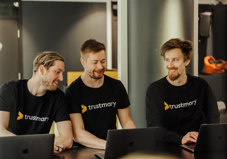 AI Guide for Growth Companies: Visibility, Trust and Reviews