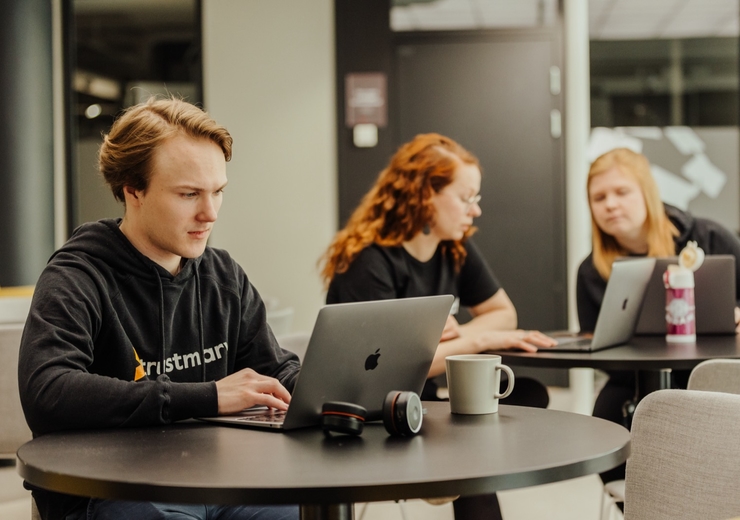 McKinseyn raportti vahvistaa: AI-haku on jo internetin uusi etusivu – näin suomalaiset yritykset pärjäävät muutoksessa