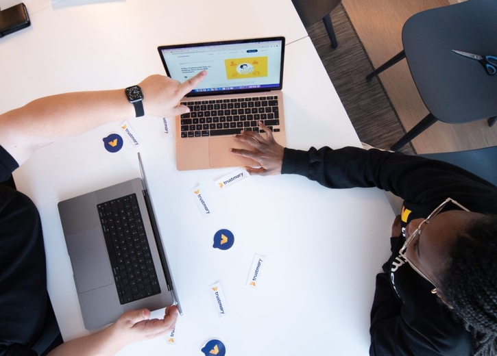 Top 7 Tips For Using Testimonials In Social Media In 2025