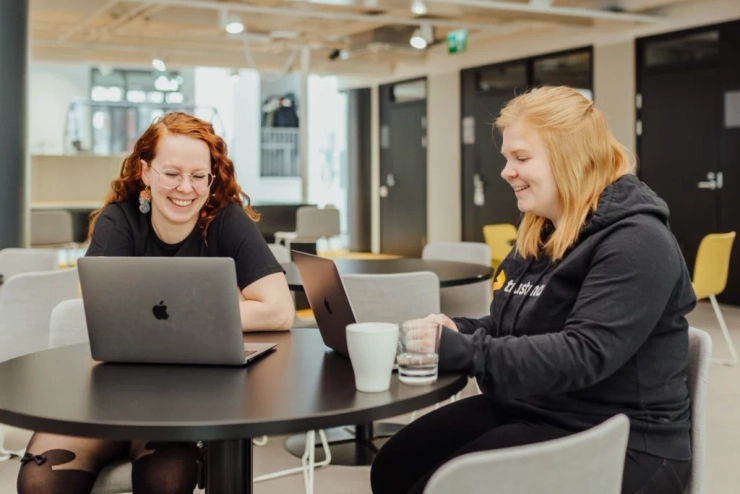 Kuinka Customer Satisfaction Score (CSAT) auttaa yritystäsi? 7 esimerkkiä