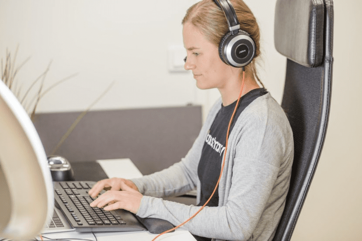 Want to Increase Customer Loyalty? Build a Community, Avoid Rewards