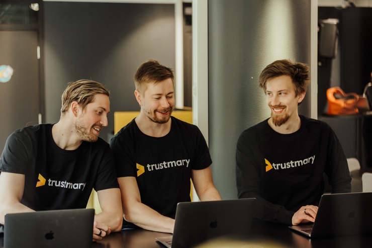 AI Guide for Growth Companies: Visibility, Trust and Reviews